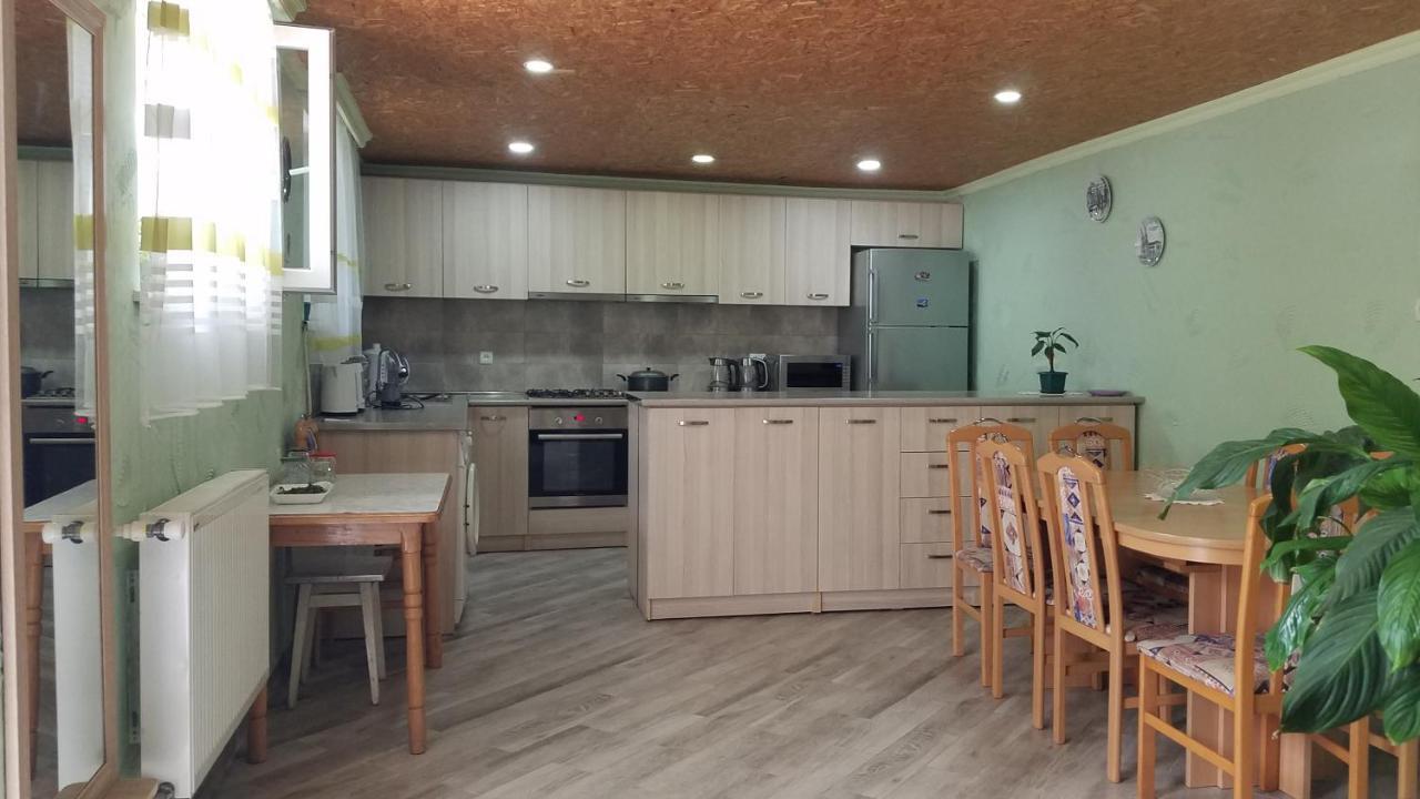 Гостевой дом Green Rose Боржоми Экстерьер фото